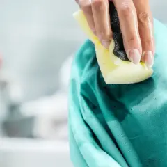 Czy odplamiacz to to samo co wybielacz? Oto kluczowe różnice
