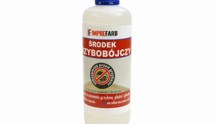 Butelka środka grzybobójczego Imprefarb. Skutecznie usuwa pleśń i grzyby z powierzchni wewnątrz i na zewnątrz.