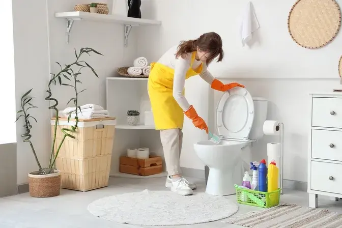 Skuteczne sposoby na odkamienienie WC, które naprawdę działają